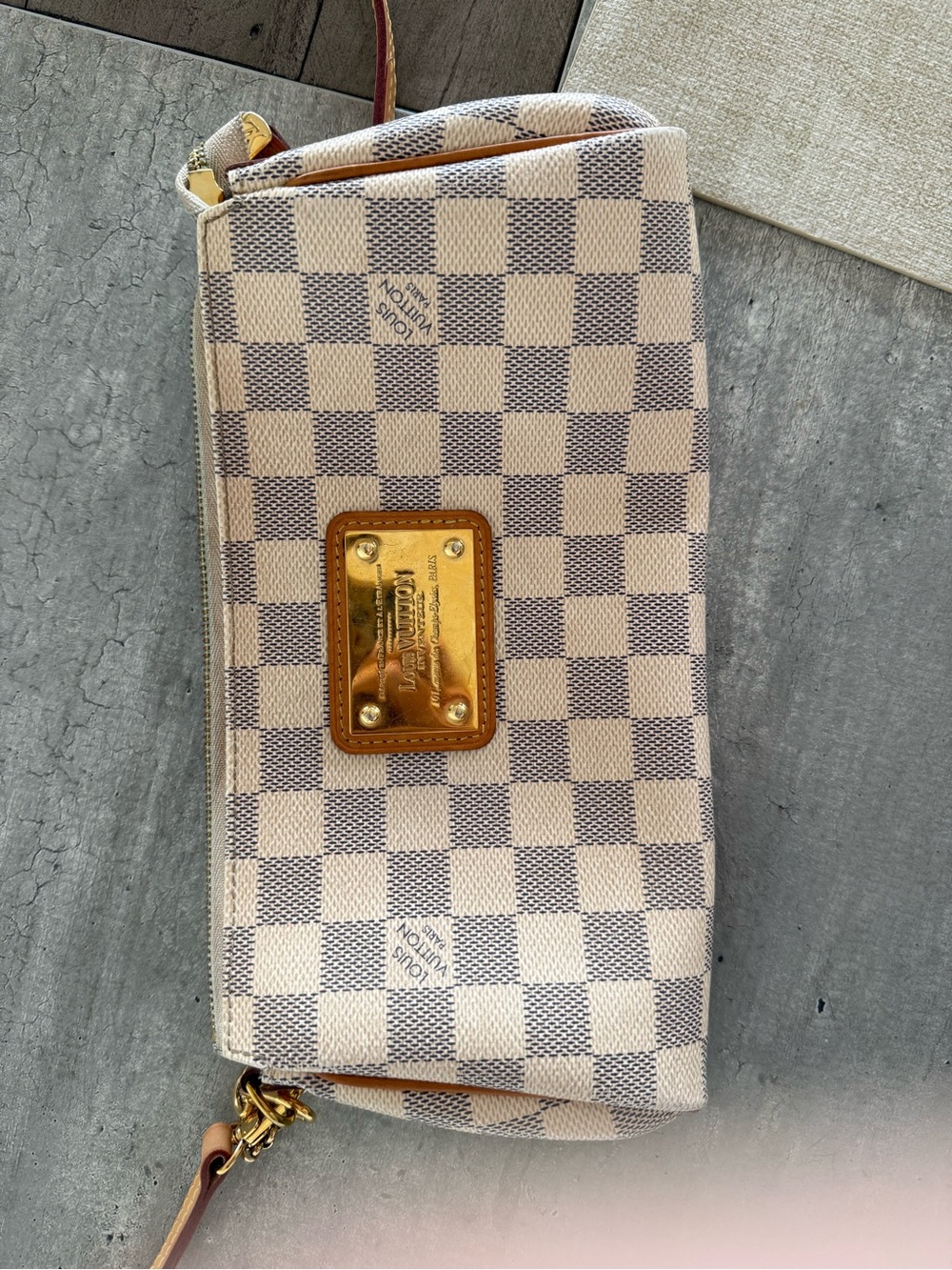 Louis Vuitton Damier Azur Crossbody Pochette in Cream and Tan - Picture 3 of 6